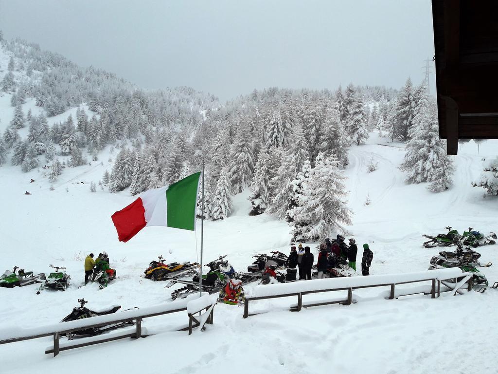 Rifugio Al Lago Del Mortirolo In Inverno Raggiungibile Solo A Piedi Monno Dış mekan fotoğraf