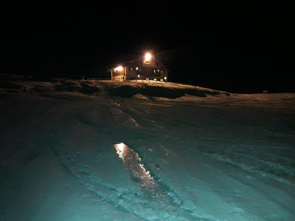 Rifugio Al Lago Del Mortirolo In Inverno Raggiungibile Solo A Piedi Monno Dış mekan fotoğraf