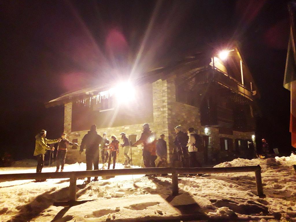 Rifugio Al Lago Del Mortirolo In Inverno Raggiungibile Solo A Piedi Monno Dış mekan fotoğraf