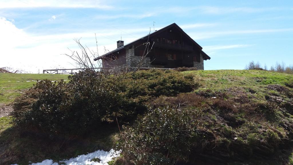 Rifugio Al Lago Del Mortirolo In Inverno Raggiungibile Solo A Piedi Monno Dış mekan fotoğraf