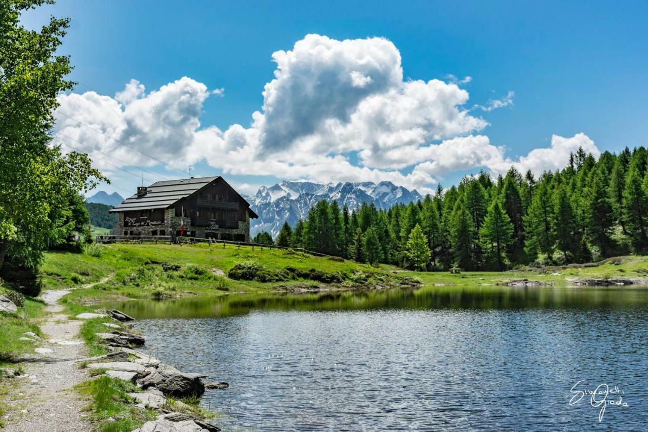 Rifugio Al Lago Del Mortirolo In Inverno Raggiungibile Solo A Piedi Monno Dış mekan fotoğraf