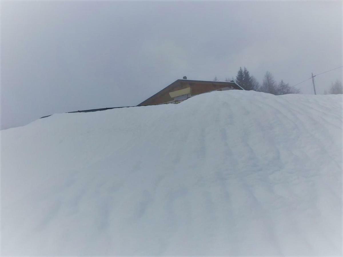 Rifugio Al Lago Del Mortirolo In Inverno Raggiungibile Solo A Piedi Monno Dış mekan fotoğraf